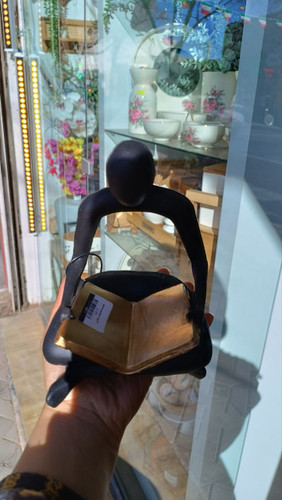 فقط رنگ مشگی موجود