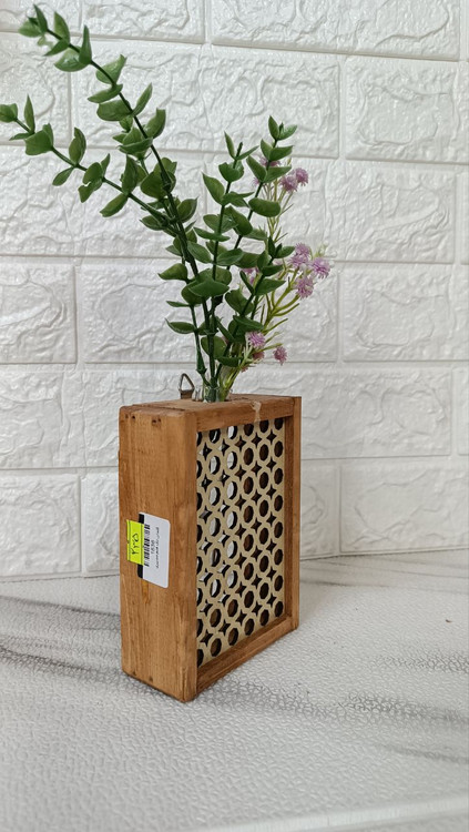 به عنوان گلدان برای گل طبیعی و مصنوعی قابل استفاده است