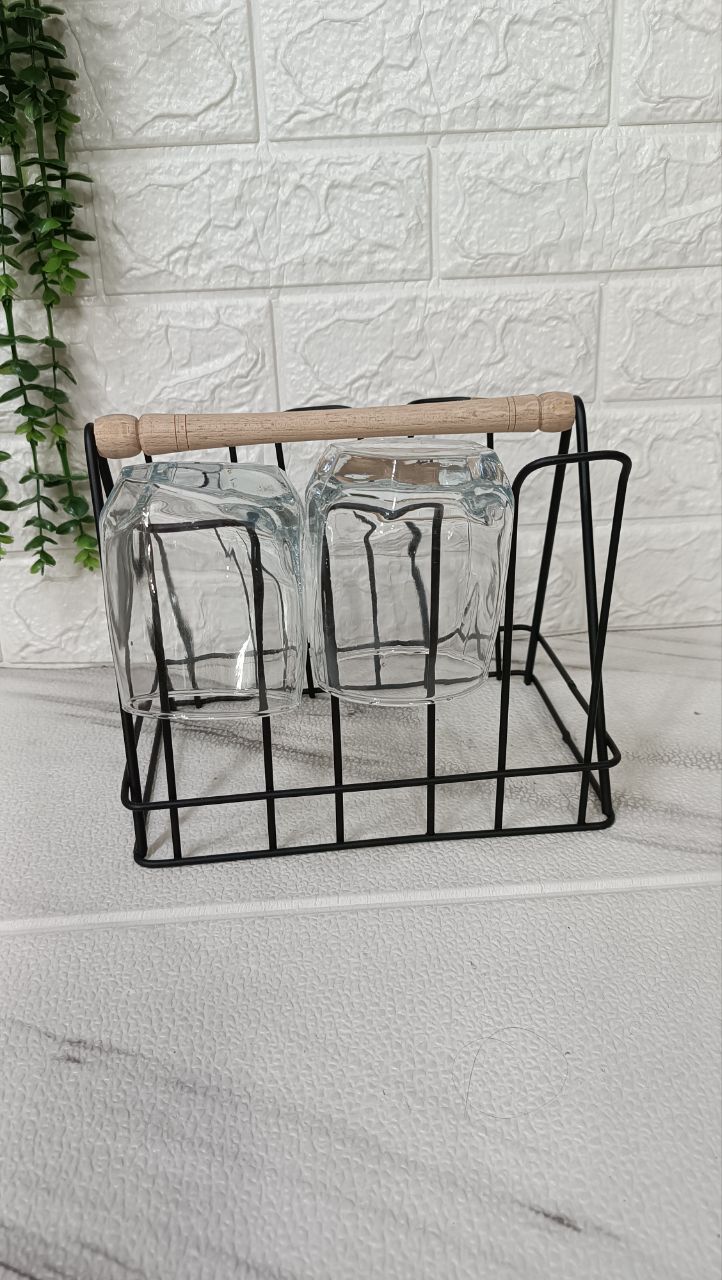 دارای دسته چوبی