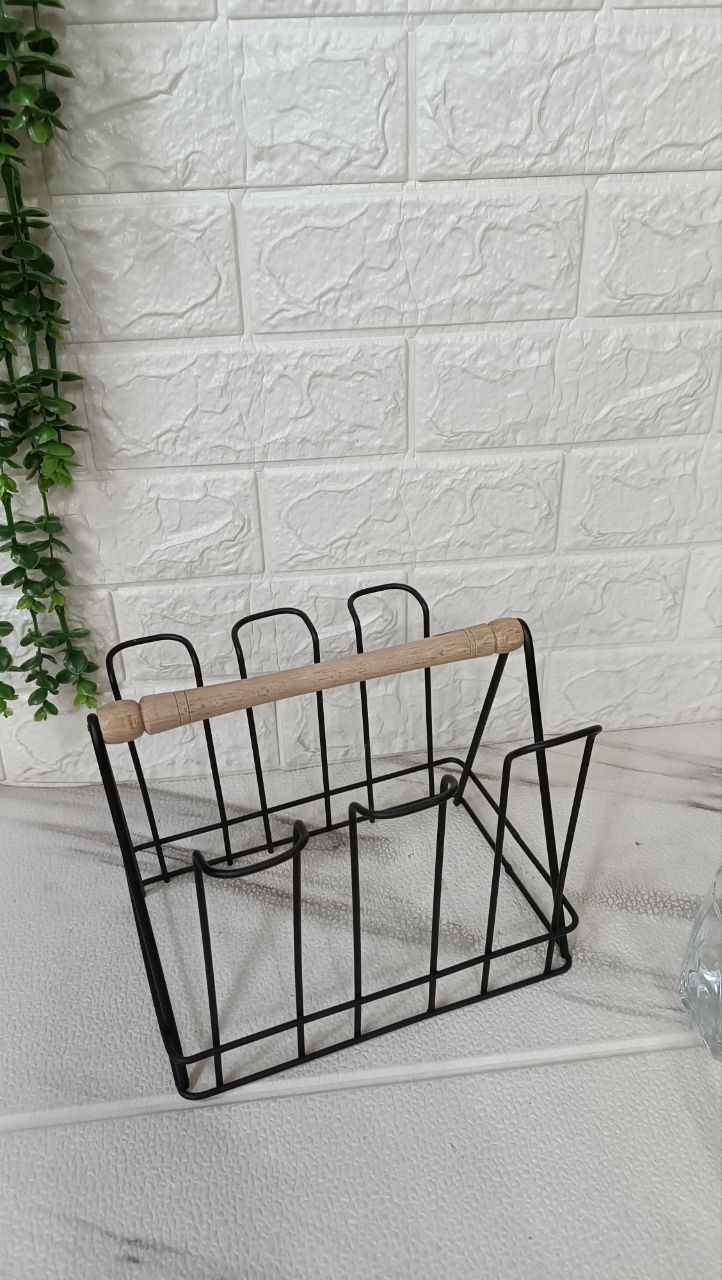دارای دسته چوبی